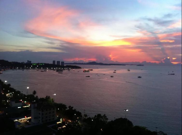 Central Pattaya - Sea View Large Balcony Condo With Infinity Pool Esterno foto
